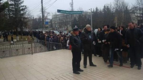 alegeri preziden iale 2014 turul 2 16 noiembrie chi inau aurescu un spirit de sarbatoare oamenii danseaza