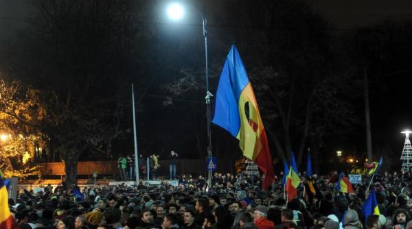 proteste la sediul psd din kiseleff contre intre manifestan ii anti ponta i jandarmi gest de sfidare al taberei iohannis