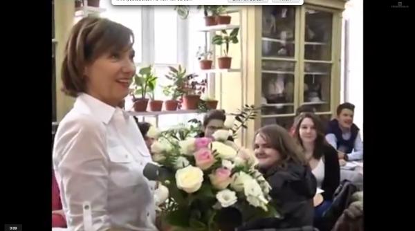 carmen iohannis noua prima doamna cum a fost primita luni de elevi video