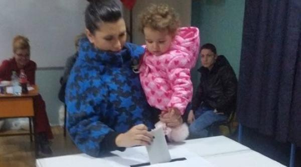 elena basescu mesaj pe facebook la miezul nop ii