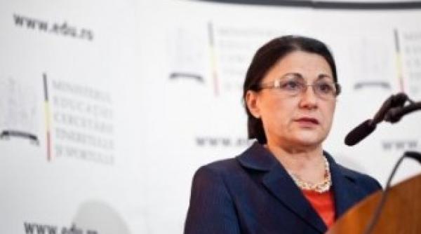 ecaterina andronescu i erban mihailescu la mana colegilor