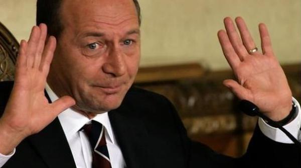 carte de analiza a deceniului basescu un die hard al tranzitiei