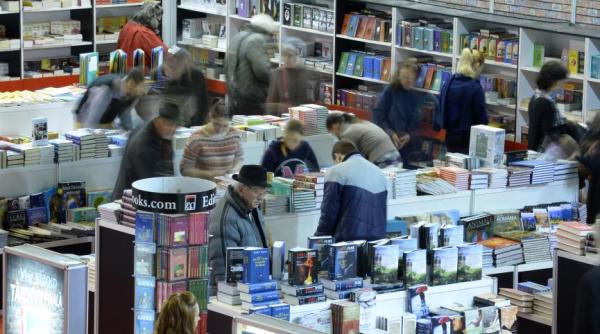 klaus iohannis in top la gaudeamus 4 000 de volume in cateva ore