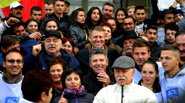 sibiu mii de oameni au cantat imnul na ional acompania i de iohannis