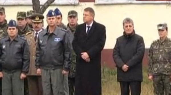 klaus iohannis i ministrul mircea du a la ceremonia impreionanta pentru militarii mor i la sibiu