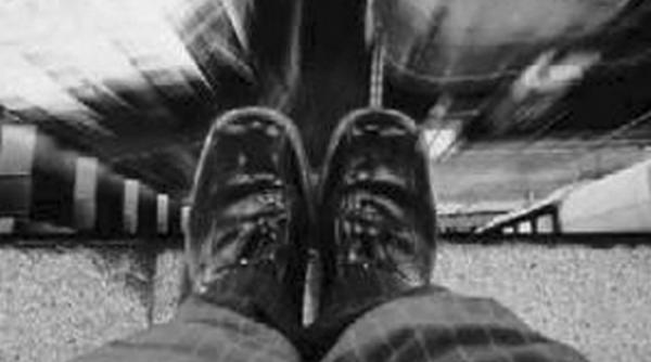 mamica de 25 de ani sinucidere s a aruncat de la etajul 9