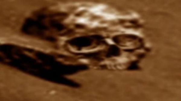 mister craniu cu aspect umanoid filmat pe marte video