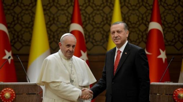 sultanul erdogan ie ire virulenta in timpul vizitei papei francisc