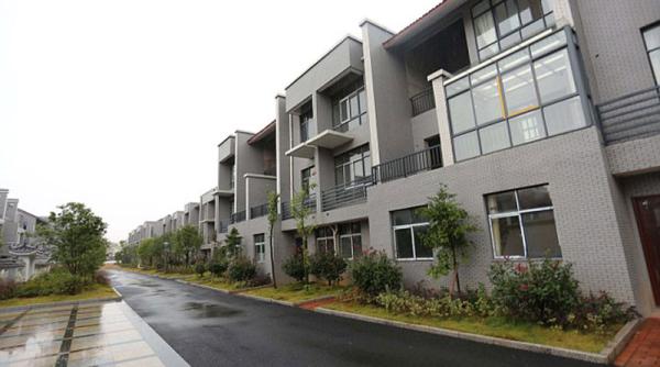 china milionar gest uluitor pentru vecinii din mahalaua in care a trait