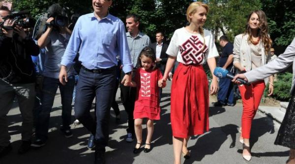 irina fiica lui victor ponta i a scris lui mo nicolae foto