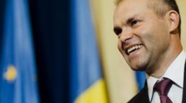 daniel funeriu ii atrage aten ia lui klaus iohannis dupa ce pre edintele a spus ca vrea sistem de educa ie dual ca in germania