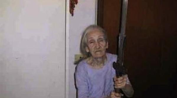 sabie anticrist o batrana vrea sa vanda o sabie malefica pe internet