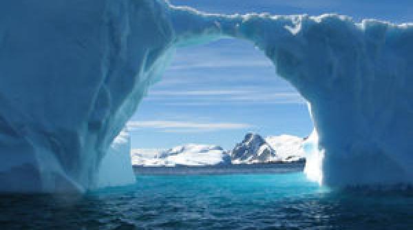 studiu ghea a topita in antarctica la fiecare doi ani egala cu greutatea everestului