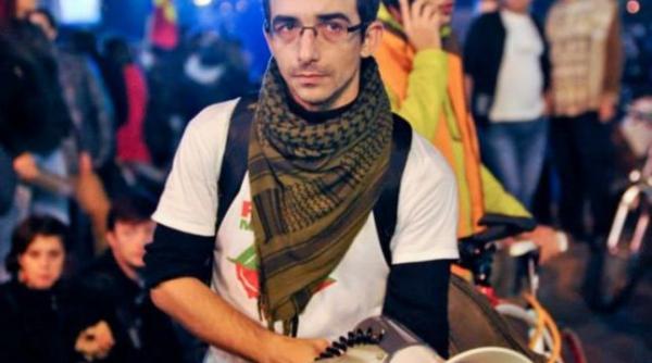 ion iliescu agresat la o dezbatere despre revolu ie ce spun alessandra stoicescu i madalin voicu