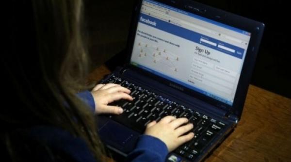 eleva de 14 ani  tentativa de sinucidere  dupa mesaje rautacioase pe facebook de la colegi