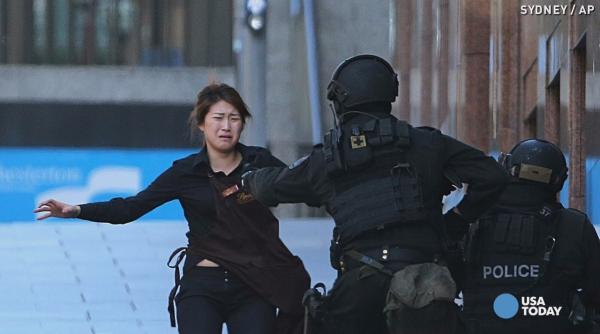 criza ostaticilor din sydney s a sfar it doua persoane au murit