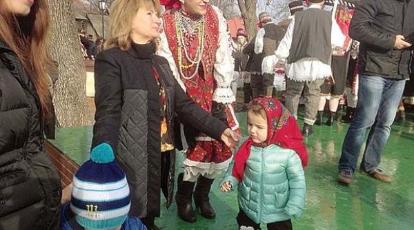 maria basescu i sofia ana s la muzeul satului ce dar a primit micu a