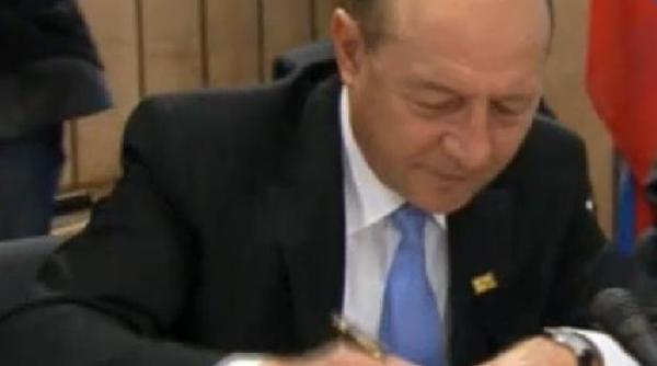 traian basescu a promulgat legea profesiei de bona