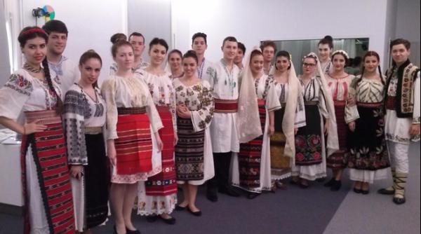 corul consonance in fran a elevii romani care au impresionat la paris