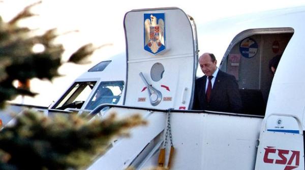 avionul in care se afla traian basescu for at sa aterizeze la sibiu nu la bucure ti