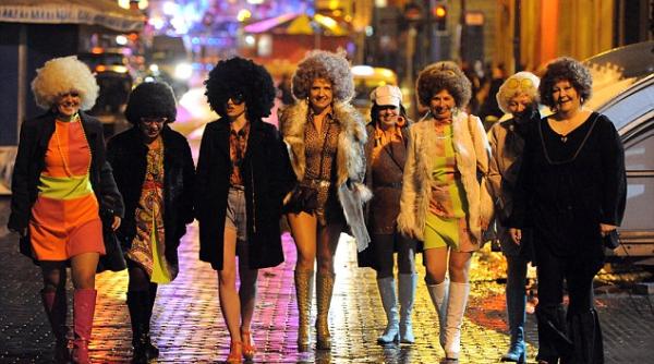 mad friday in marea britanie strazile i barurile luate cu asalt de petrecare i