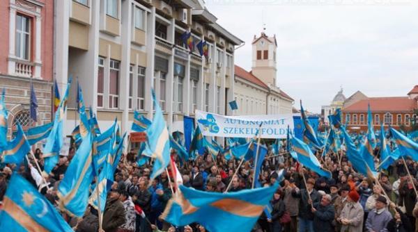 proteste la sfantu gheorghe gest sfidator al maghiarilor