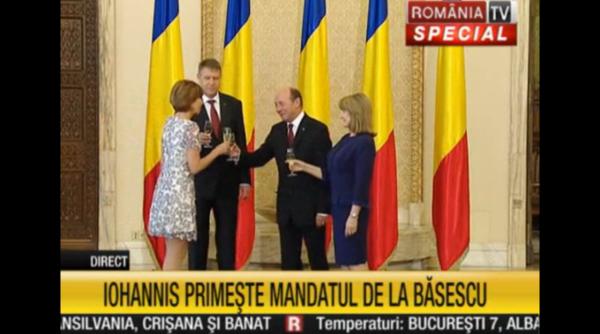 klaus iohannis a preluat mandatul de sef al statului de la traian basescu