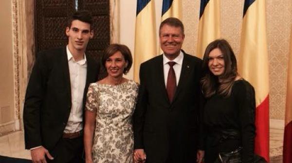 fotografie de colec ie simona halep alaturi de klaus iohannis la palatul cotroceni
