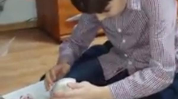 reac ia unui copil cand prime te cadou un ca elu video