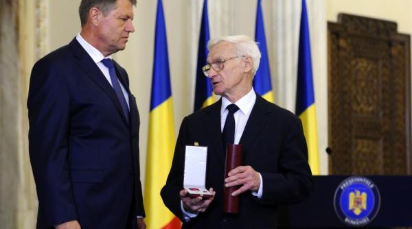 iohannis criticat aspru pentru decorarea lui bjoza act dezamagitor de populism