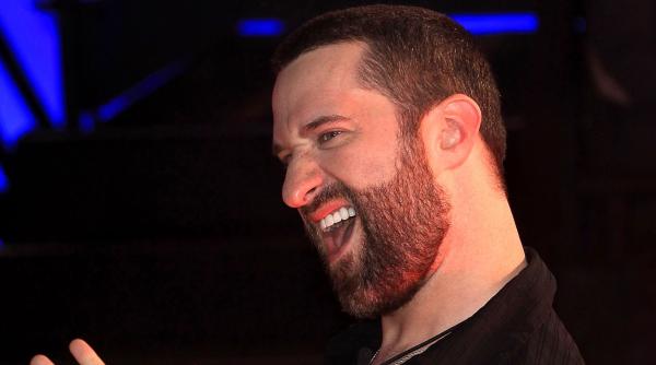 dustin diamond din salva i de clopo el arestat dupa o bataie in bar