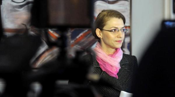 alina gorghiu ii pune la punct pe victor ponta