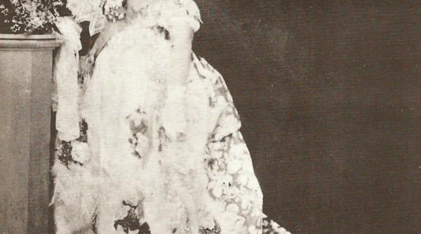 istoria rochiei albe de mireasa in cautarea unui fat frumos in func ie de statutul social