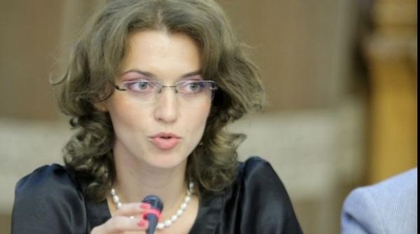 victor ponta i alina gorghiu se ataca pe facebook