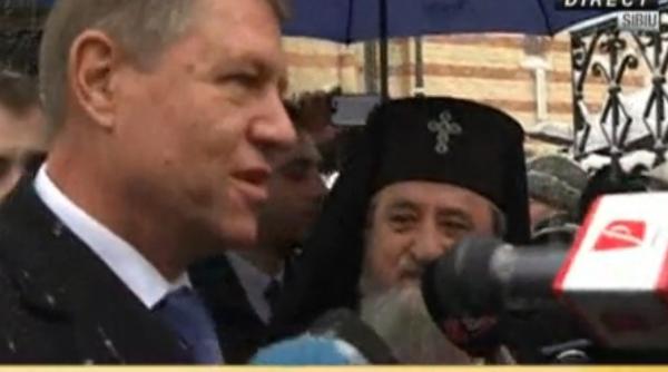 klaus iohannis fara so ia sa carmen la slujba de la catedrala mitropolitana din sibiu