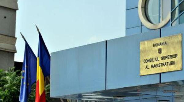 csm alegeri pre edinte i vicepre edinte klaus iohannis este a teptat la edin a de mar i