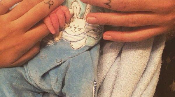 antonia si alex velea parin i bebelu ul lor incasari de 2 000 de euro in prima zi de via a