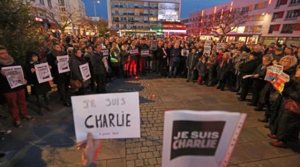 doua prezen e surpriza la mar ul din paris le pen