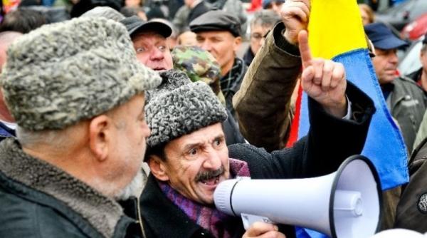 protest guvern  revoluprc c8prc 9bionarii cer retragerea oug privind noi certificate