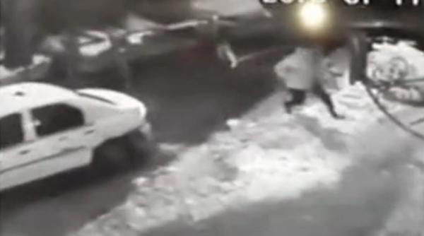 doi barbati batu i in plina strada in vaslui video