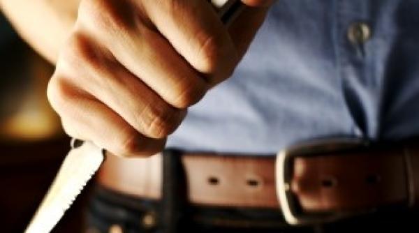 roman inarmat cu un cu it re inut in fran a pentru amenin ari cu moartea aduse musulmanilor