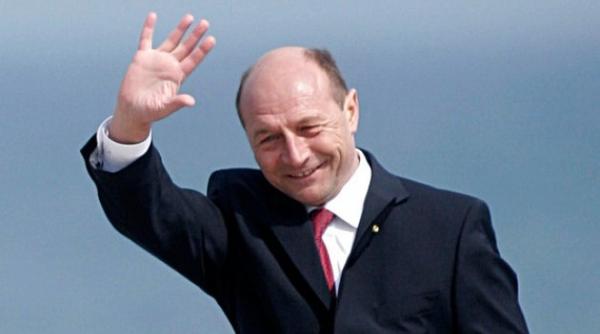 traian basescu in concediu dupa 10 ani de munca afirma adrian radulescu