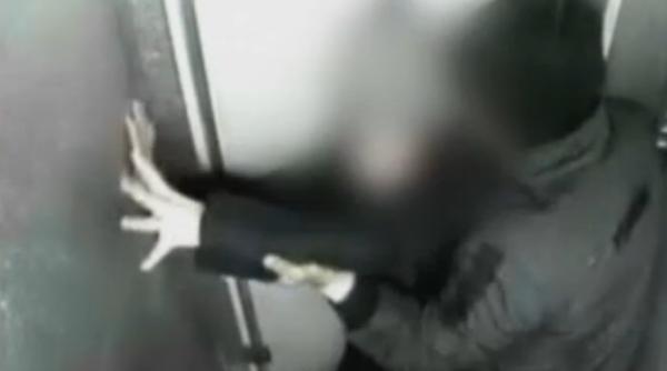 ia i femeie aproape de a fi violata intr un lift video