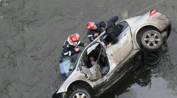 ma ina cazuta in dambovi a opera iune dificila de salvare foto