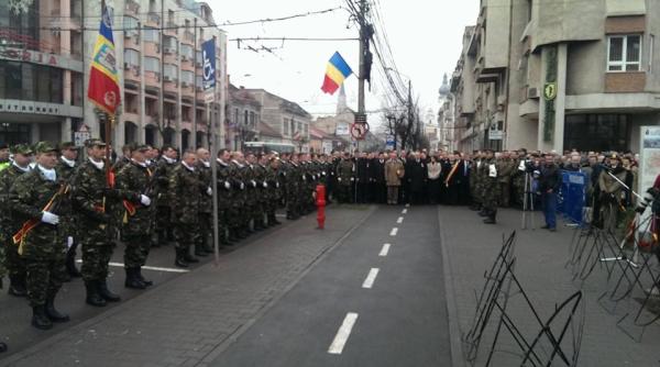 emil boc de mana cu aurelia cristea in hora unirii la cluj napoca