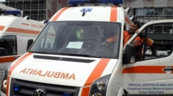 un vasluian a murit in timp ce incerca sa o loveasca cu un cu it pe so ia sa