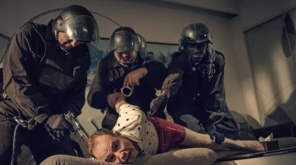 reclama bitdefender hug a mac video