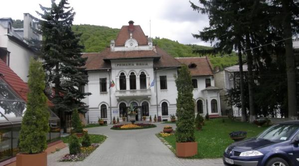 scandal intre primaria sinaia i bor