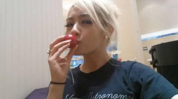 ea este prima femeie care ar putea sa nasca un mar ian