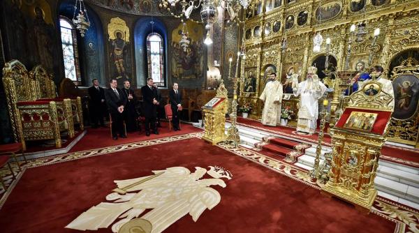 klaus iohannis la slujba de la patriarhie cu ips daniel